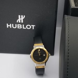 HUBLOT MDM 18K YELLOW GOLD 28 MM BLACK DIAL QUARTZ WATCH